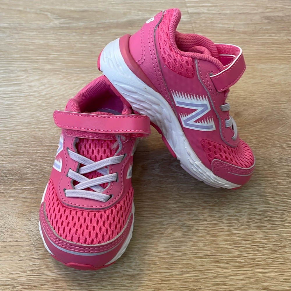 NWOT size 5 New Balance